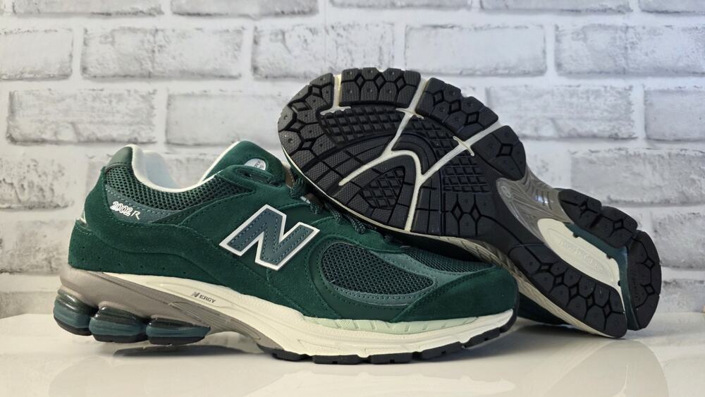 New Balance NB 2002R White Green Vert M2002RFK Men Size 9